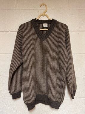 Bonner of Ireland fully fashioned v-neck stripped sweater